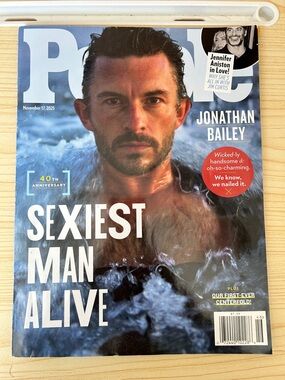People Magazine November 17, 2025 - Jonathan Bailey Cover